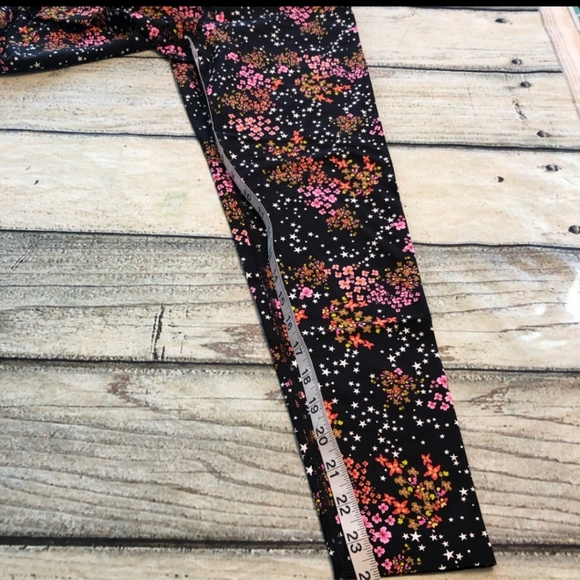 Victoria Sport floral and star print leggings - Picture 5 of 7
